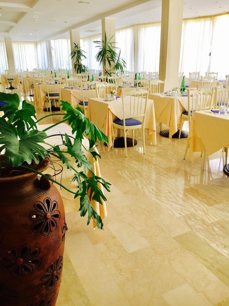 Hotel De Amicis Riccione Exterior foto