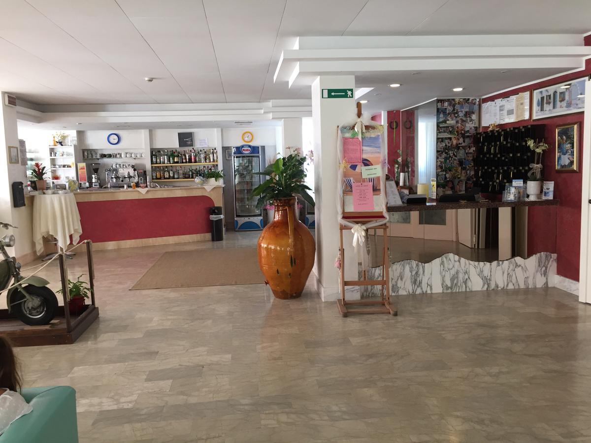 Hotel De Amicis Riccione Exterior foto
