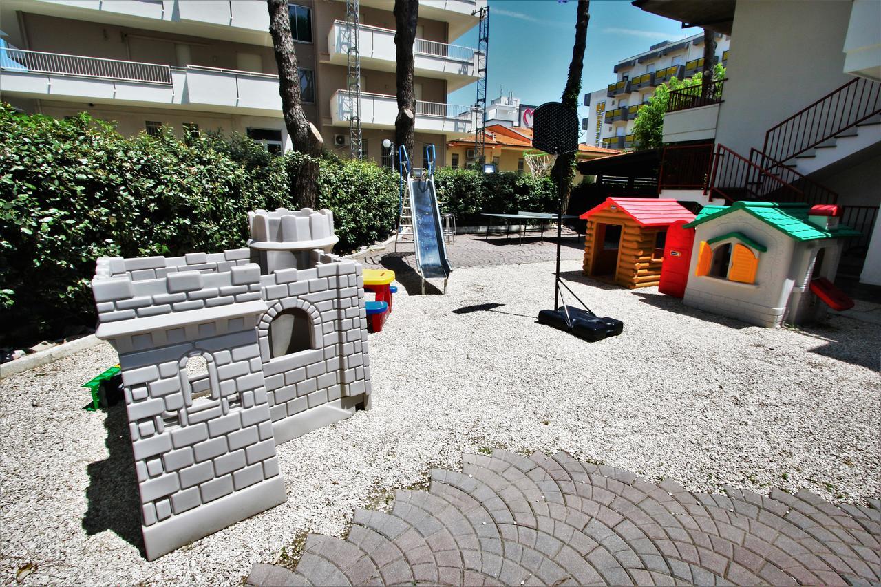 Hotel De Amicis Riccione Exterior foto