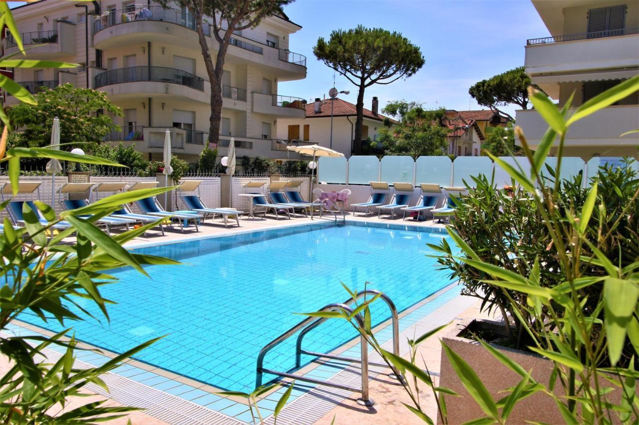 Hotel De Amicis Riccione Exterior foto